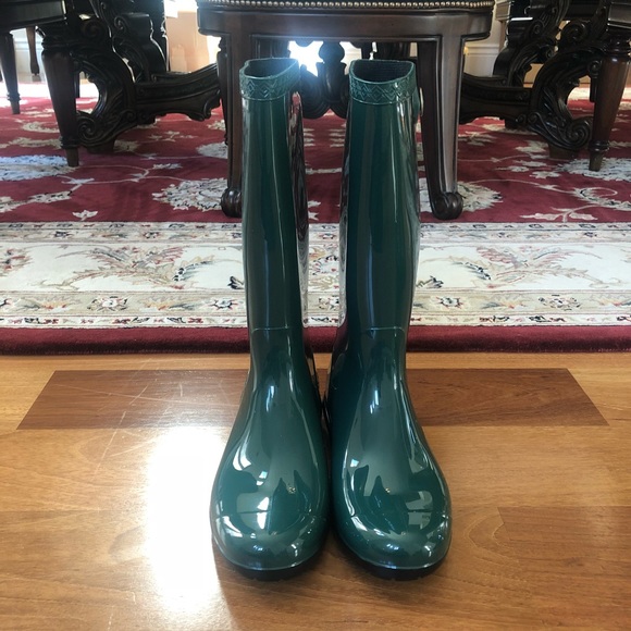 UGG Shoes - Authentic UGG rain boots size 9
